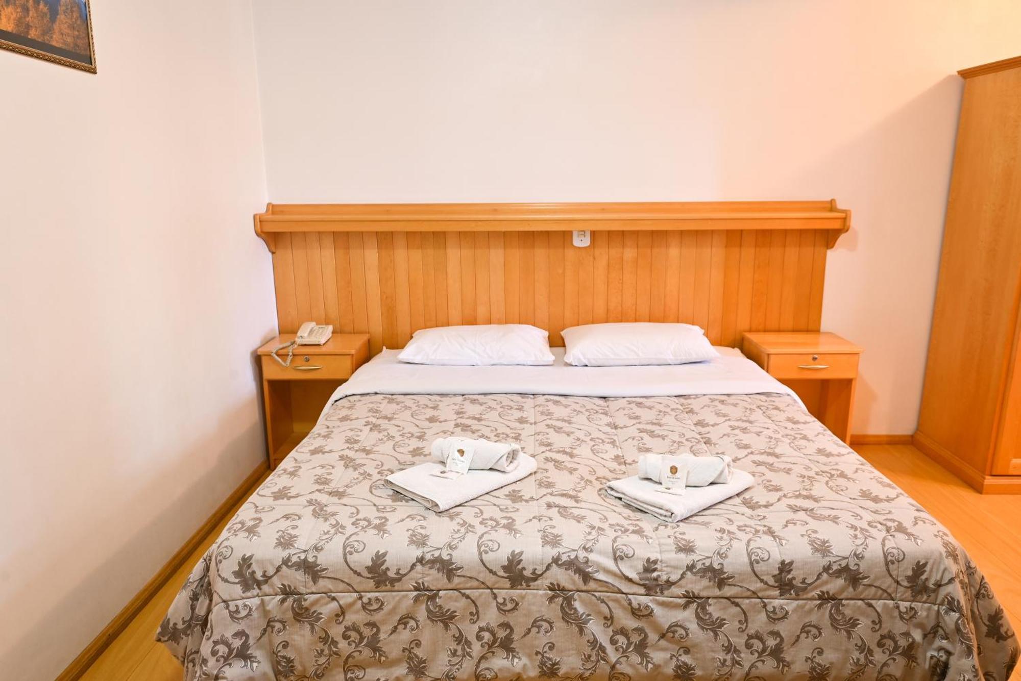 Hotel 13 Linden Трезі-Тіліас Екстер'єр фото